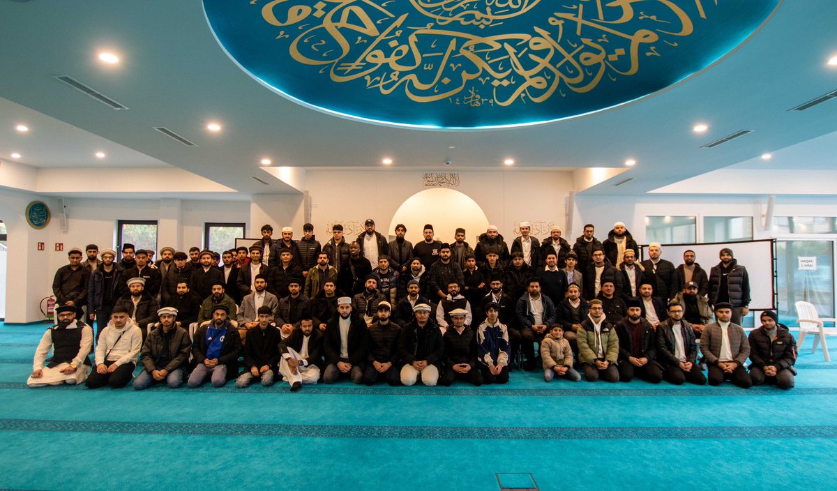 KhuddamHH's tweet photo. Unter der Leitung von Sadr Sahib MKAD und der nationalen Amila fand in November 2024 für die Regionen Hamburg, Niedersachsen, Sachsen-Brandenburg und Schleswig-Holstein das Refresher-Kurse statt. https://t.co/ccfOWlhpv7