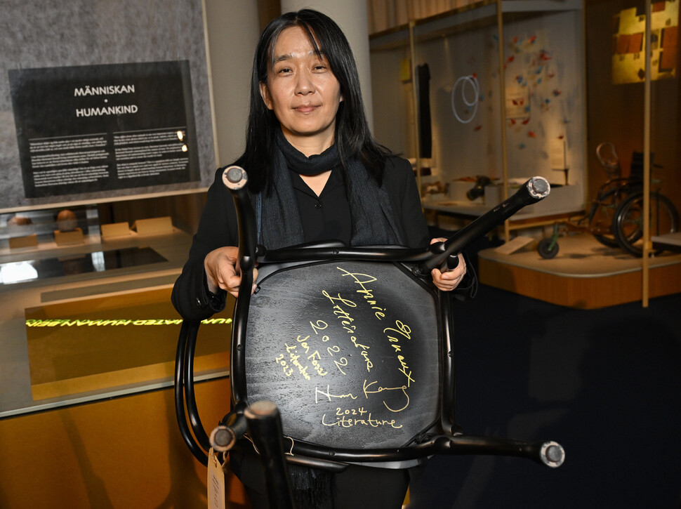 “바라건대 무력이나 강압으로 언로를 막는 방식으로 통제를 하는 과거의 상황으로 돌아가지 않기를 간절히 바라고 있다”

🔽한강 노벨상 수상 기념 회견
hani.com/u/OTU3Mw