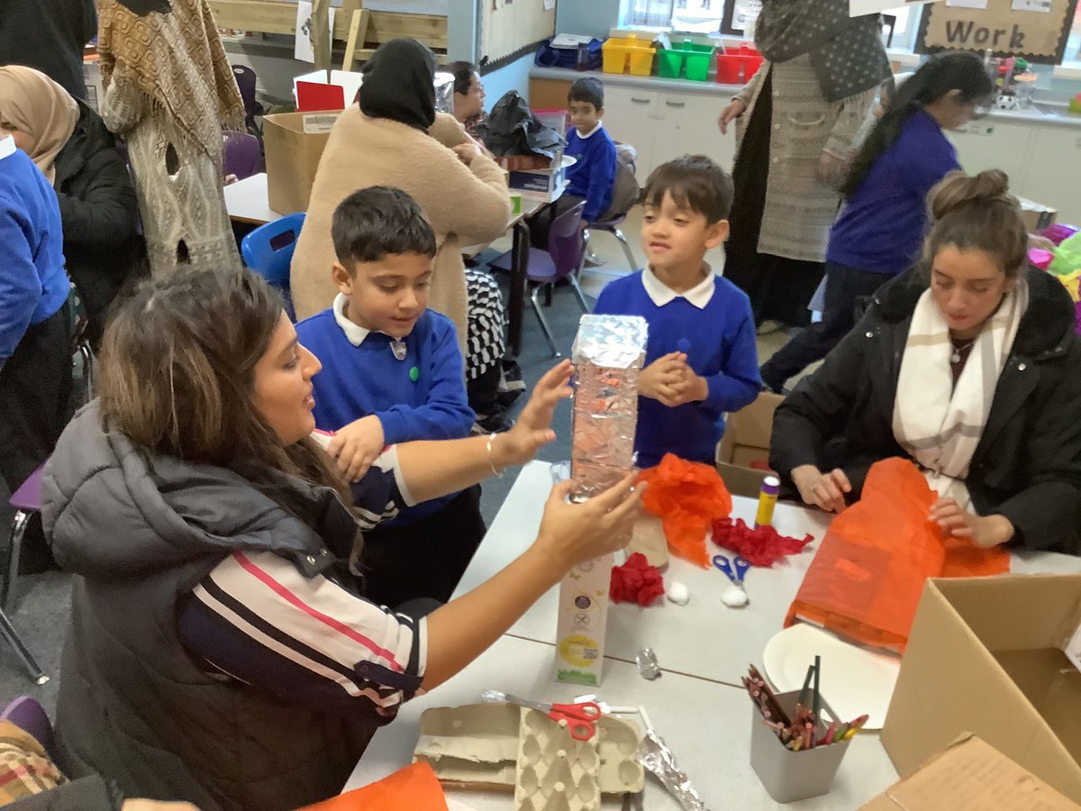 MrBirkettBPA's tweet photo. Wonderful year 1 parental craft afternoon, where pupils and parents focused on our value of TEAMWORK to create their own Numbots robot! We have some very competitive parents to say the least! π @BoothroydAcad @mrstrafford #teamwork #numbots https://t.co/ygzdSWB54q