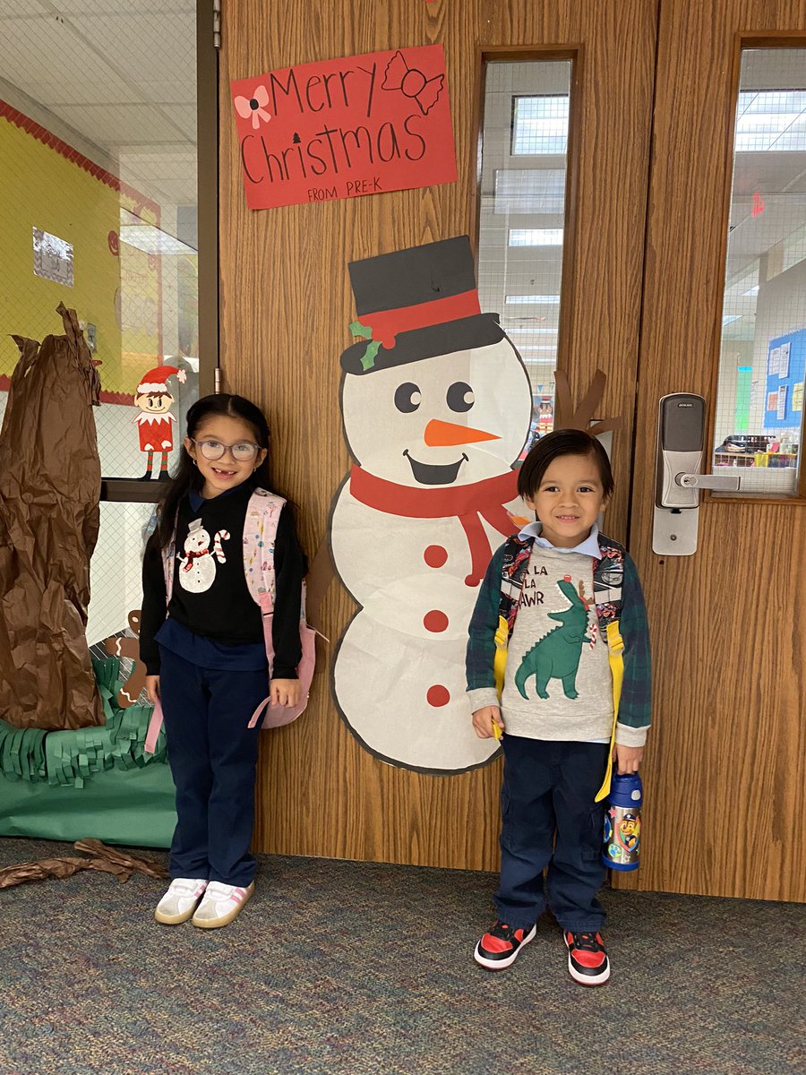 ElementarySmith's tweet photo. A December to Remember.. Students wearing their Holiday shirt @AdminVerow #ChartingOurPATH https://t.co/iClQZgGb7q
