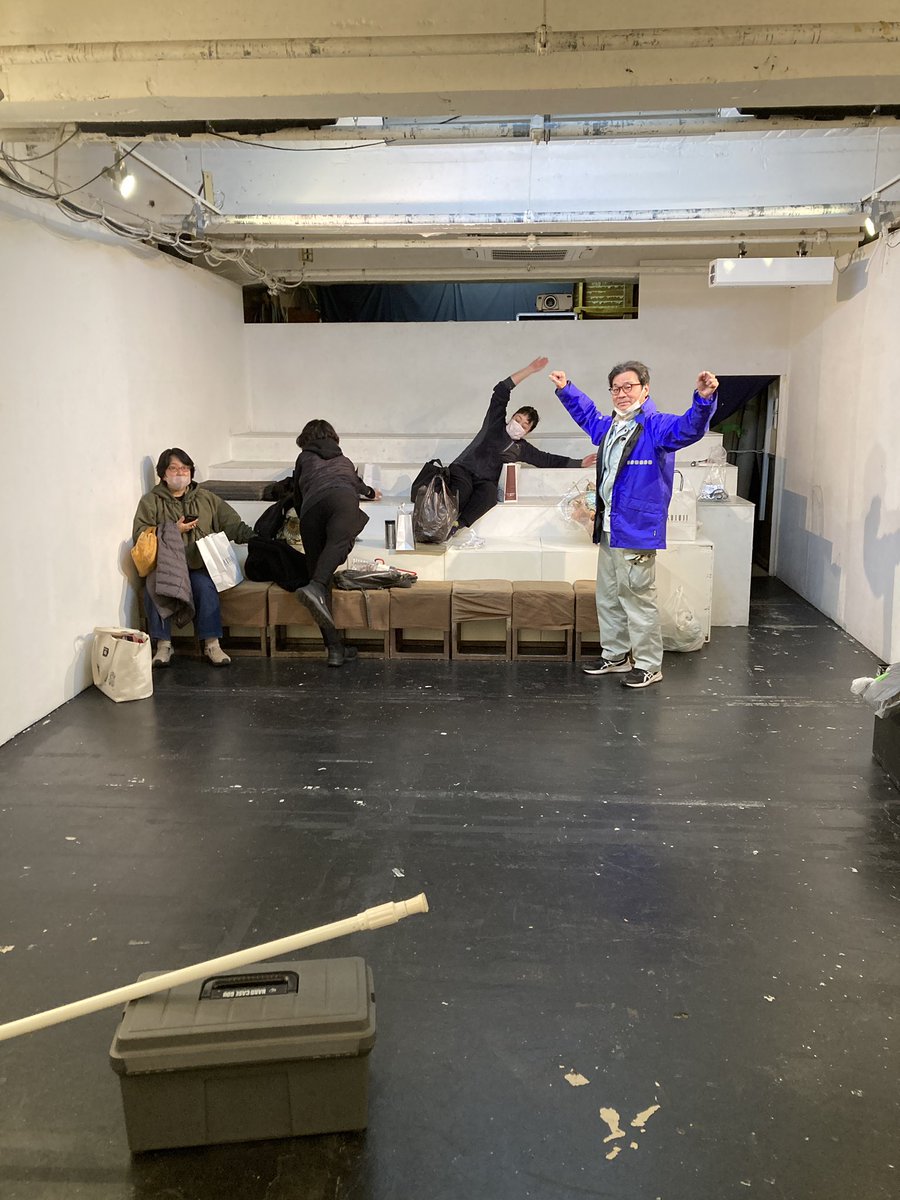 soft_gear's tweet photo. しかしどんどん記憶が失われてゆくのだ。あの夢のような稽古期間、公演期間がずっとずっと前のことみたい。残っているのは期間中急に発症した坐骨神経痛。これぞリアル祭りのあと。その神経痛さえも徐々に治っている。そのくらい時は経っておるのだ
#明日は「合間のパフェ」
#SOFTGEAR https://t.co/zEF0m9SCje