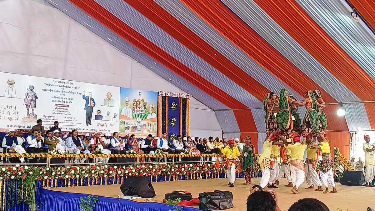 mahisagardsdo's tweet photo. આજ રોજ  લુણાવાડા ખાતે આદિજાતિ જન ઉત્કર્ષ મહોત્સવ -૨૦૨૪ નું આયોજન કરવામાં આવ્યું હતું જેમાં એસએજી, ડીએસડીઓ, મહિસાગર   દ્વારા રમતને  અનુરૂપ સ્ટોલ કરવામાં આવ્યો હતો.
@collectormahi  @DDOMAHISAGAR  @CMOGuj  @sanghaviharsh  @sagofficialpage  @SP_Mahisagar  @KhelMahakumbh @kheloindia https://t.co/CHxyeE68qe