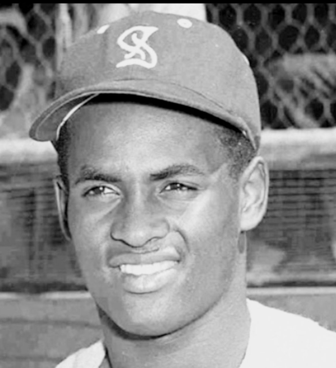 Palco_21's tweet photo. Diciembre 6 de 1953 @ parque Sixto Escobar San Juan PR 🇵🇷 #RobertoClemente en su 2do año con los #CangrejerosDeSanturce Conecta su PRIMER “home run / jonrón” como profesional, contra el lanzador de los #IndiosDeMayagüez Guayubin Olivo cPEM*fM *bateo de 4-2 🇵🇷 #Elastroboricua 🇵🇷👇🏽 https://t.co/v8c1RAYeYd