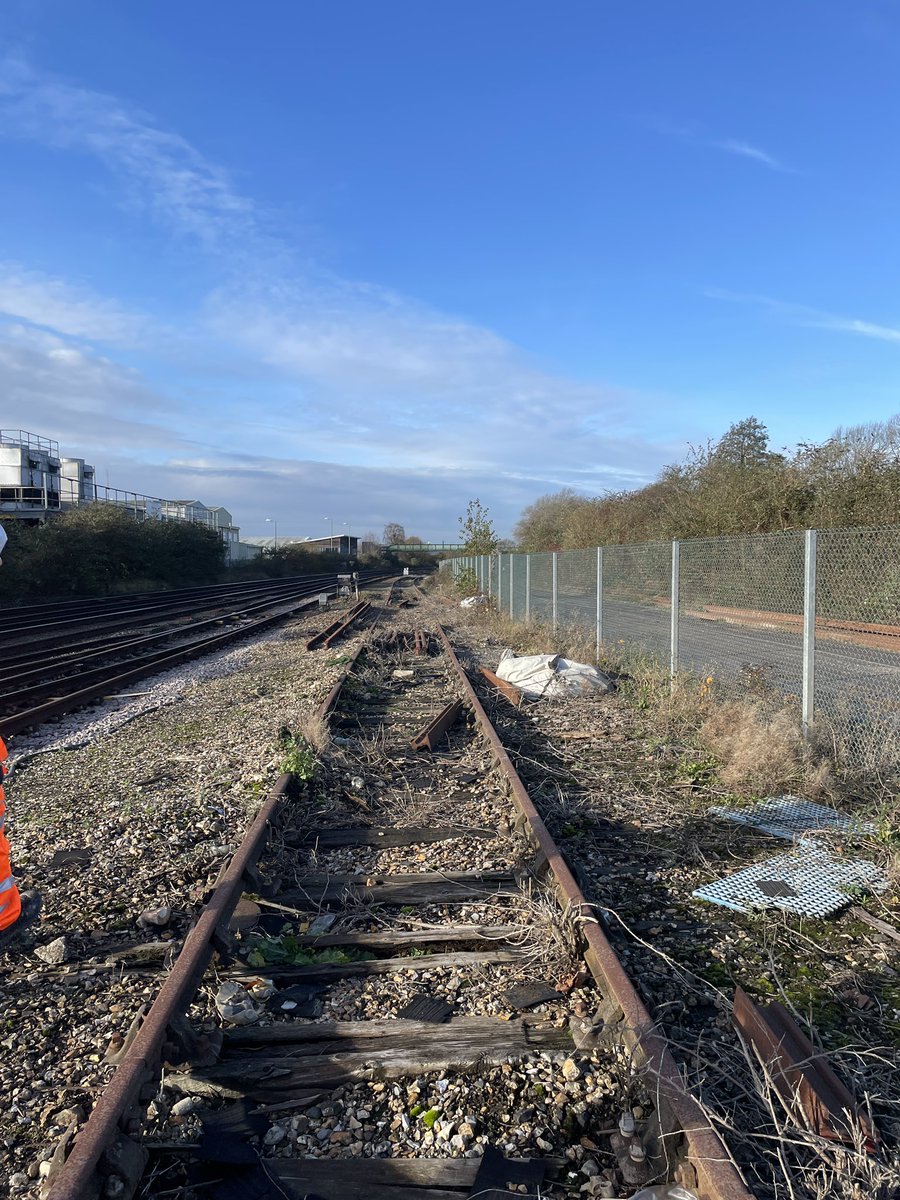 SimonZev's tweet photo. Earlier on, I was with Freightliner colleagues doing a safety assessment for the part of the sidings Groundstaff use & how we can improve it. #FreightIsGreat #Safety #FreightTeam https://t.co/UbQfU86QzS