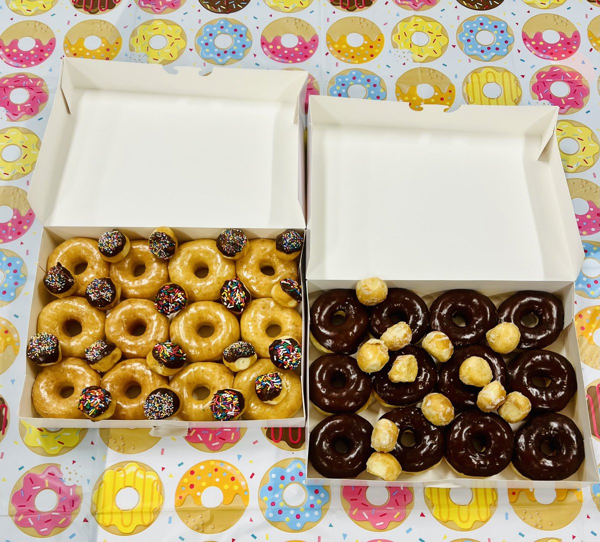 StefLRichard's tweet photo. “Doughnut” you want to eat breakfast with your teacher? Ready to greet my students! #readingincentive #sheffieldshines ⭐️ https://t.co/KJQt6BaiLs