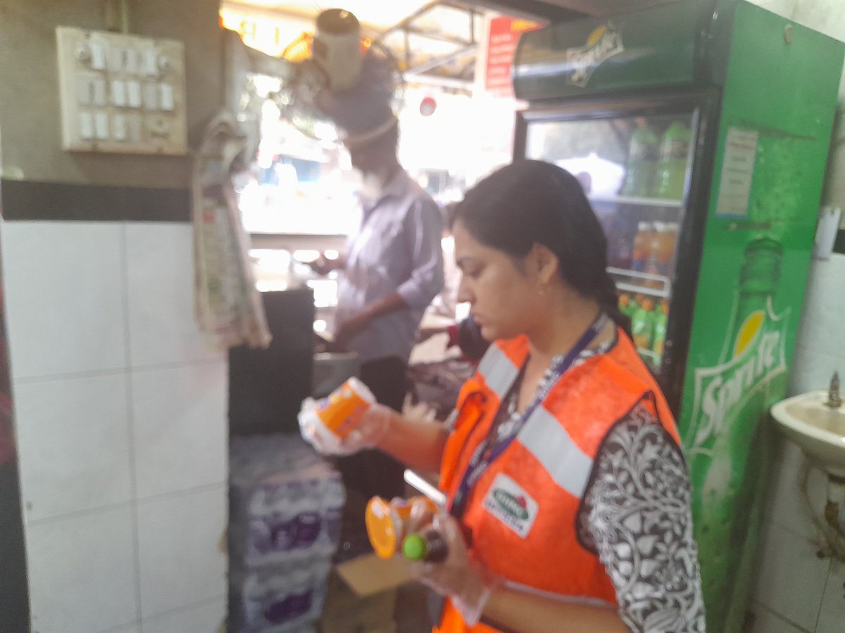 Foodsafety_Slp's tweet photo. On 30/11/24 the Food Safety Officer of circle -19 inspected the following food establishments located at AG colony road
1) Friends tea point and bakers
2)citizen fish point
3)snacks point
4)Boss fast food https://t.co/OxhDt3Zgvk