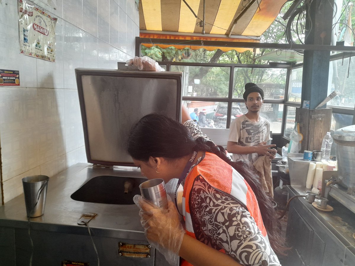Foodsafety_Slp's tweet photo. On 30/11/24 the Food Safety Officer of circle -19 inspected the following food establishments located at AG colony road
1) Friends tea point and bakers
2)citizen fish point
3)snacks point
4)Boss fast food https://t.co/OxhDt3Zgvk