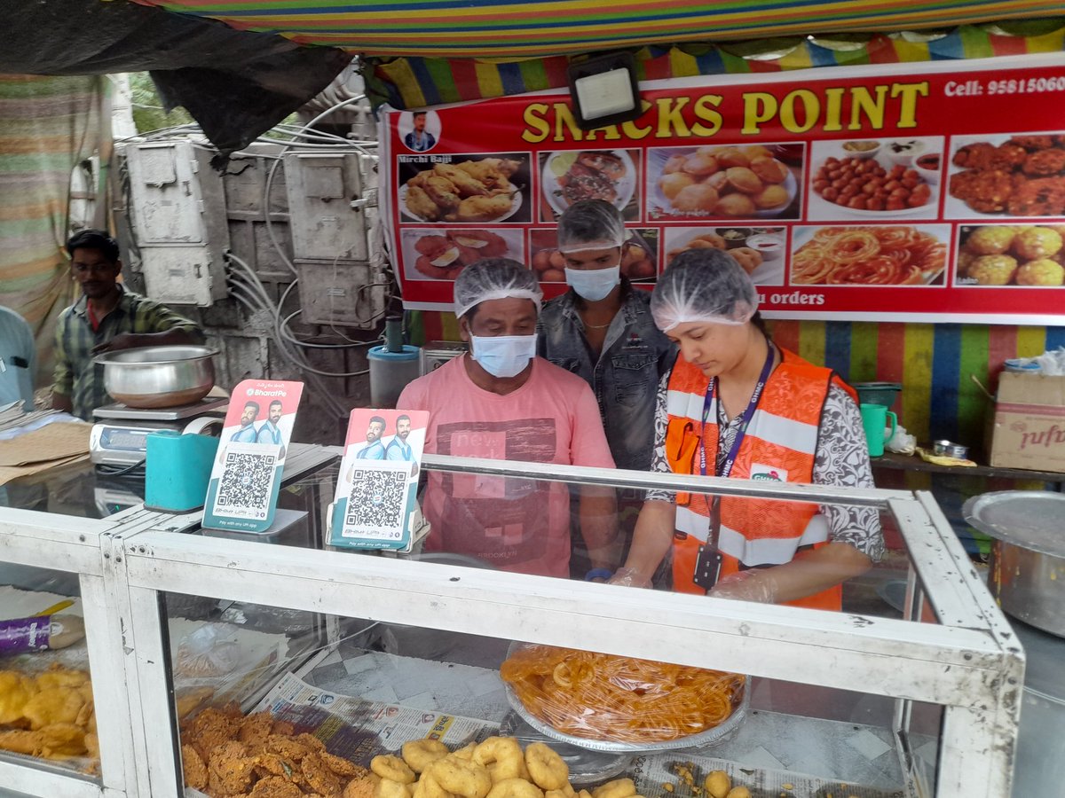 Foodsafety_Slp's tweet photo. On 30/11/24 the Food Safety Officer of circle -19 inspected the following food establishments located at AG colony road
1) Friends tea point and bakers
2)citizen fish point
3)snacks point
4)Boss fast food https://t.co/OxhDt3Zgvk
