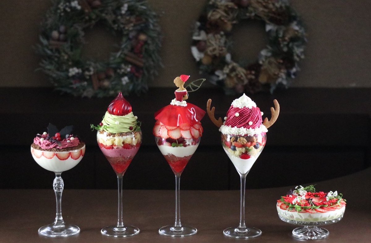 東京夜パフェ3店舗クリスマスパフェは
⁡→
『 赤いひいらぎさん。 』
Parfaiteria beL 渋谷
⁡
『 聖樹 』
Parfaiteria beL 新宿三丁目
⁡
『 クリスマスの妖精 』
Parfaiteria beL 渋谷
モモブクロ （池袋）
⁡
『 うかれたサンタ 』
Parfaiteria beL 新宿三丁目　
⁡
『 輪状の装飾品 』
モモブクロ