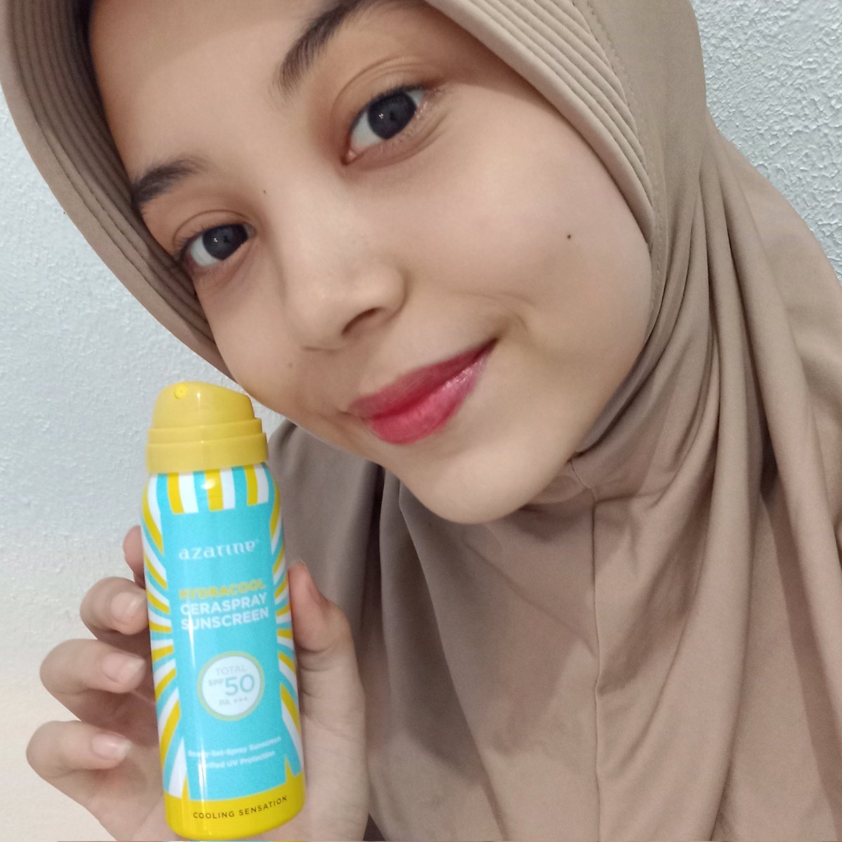 liorcaa's tweet image. 🌧️LAGI MUSIM HUJAN? SUNSCREEN TETAP WAJIB PAKE YA!

Meski mendung, sinar UV tetap bisa tembus ke kulit, loh! Makanya, jangan skip pake sunscreen. Azarine Ceraspray SPF 50 PA+++, praktis banget buat reapply. Ga ribet, ga lengket!

#EffortlessProtection