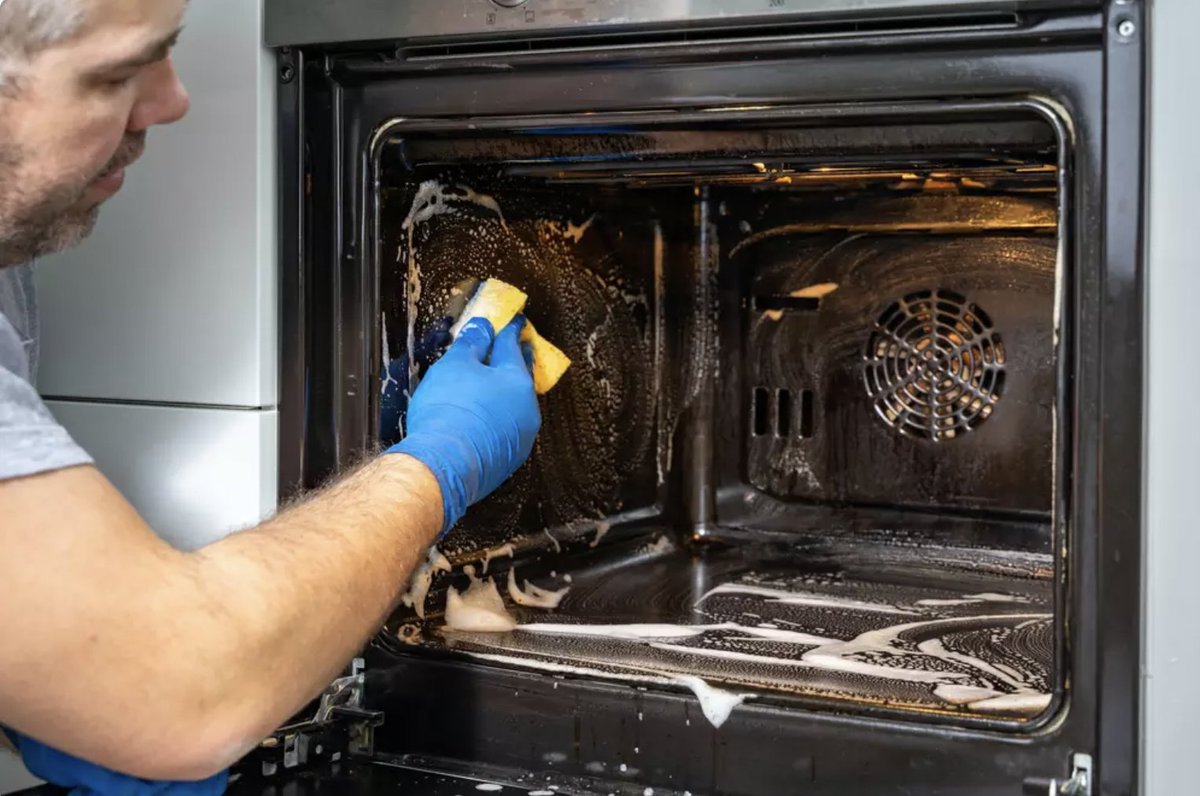 Keeping your oven spotless is tough—why not leave it to us? 🧼✨  

✅ Single oven (incl. shelves &amp; grill pan) - £48  
✅ Double oven (incl. shelves &amp; grill pan) - £59  

Call us today on **01279 432444** 📞  

#OvenCleaning #EssexCleaning #EssexBusiness #CleanOven