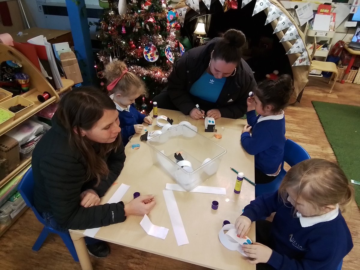 What a lovely stay and craft morning we had <a href="/DeltaTheParks/">The Parks Academy</a> 🎄💙