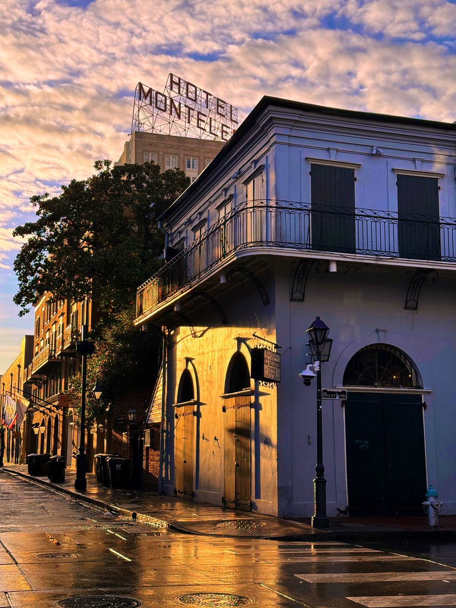 DavidMora's tweet photo. Golden hour in the Vieux Carré! ✨💛 https://t.co/6HdfxtWjq3
