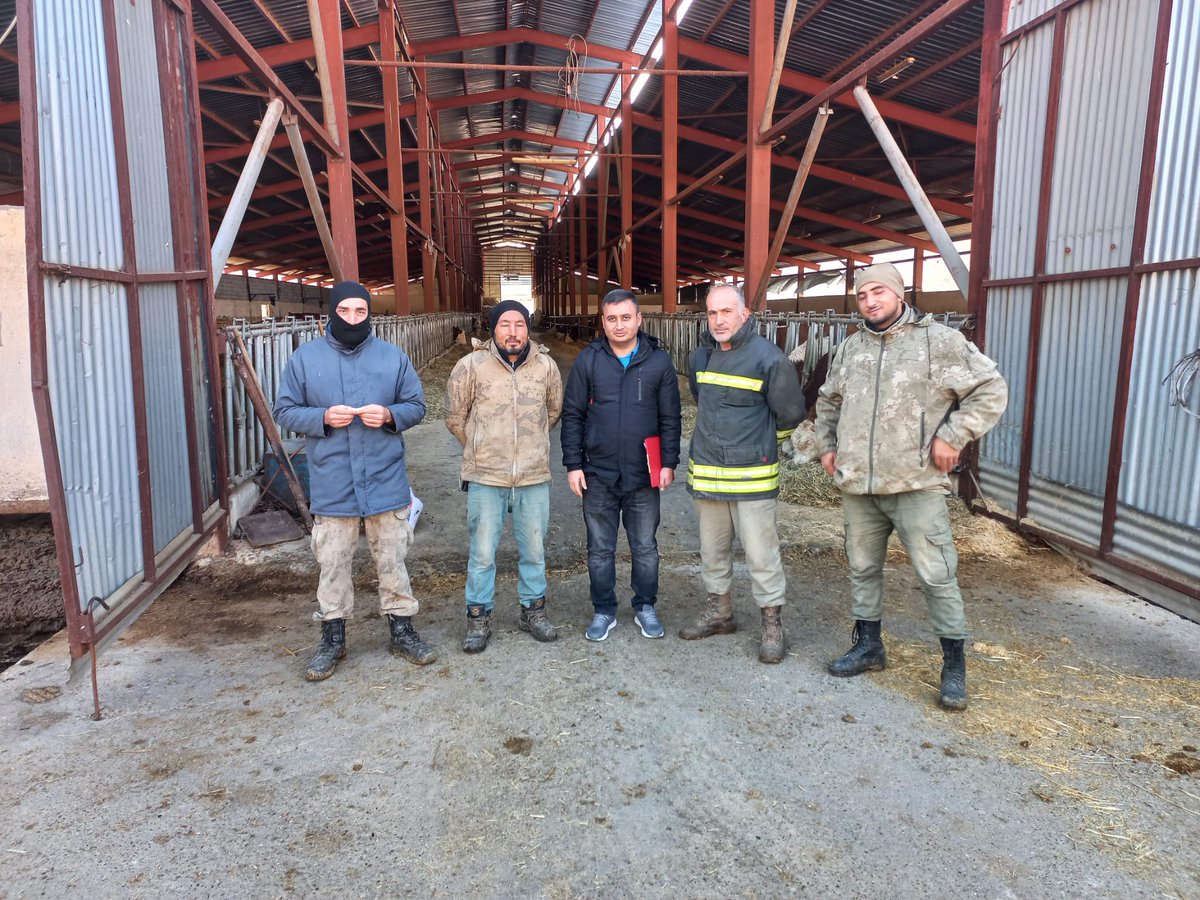 savurtarimorman's tweet photo. Savur ilçe tarım orman müdürlüğü personelleri tarafından Başağaç,Yaylayanı,Tokluca köylerinde cuma buluşmaları kapsamında çitçimize yeni destekleme modeli anlatıldı.
#TarımSahada
@TCTarim 
@ibrahimyumakli 
@Mardiniltarim 
@MenduhDinler https://t.co/37qOD4r4bW