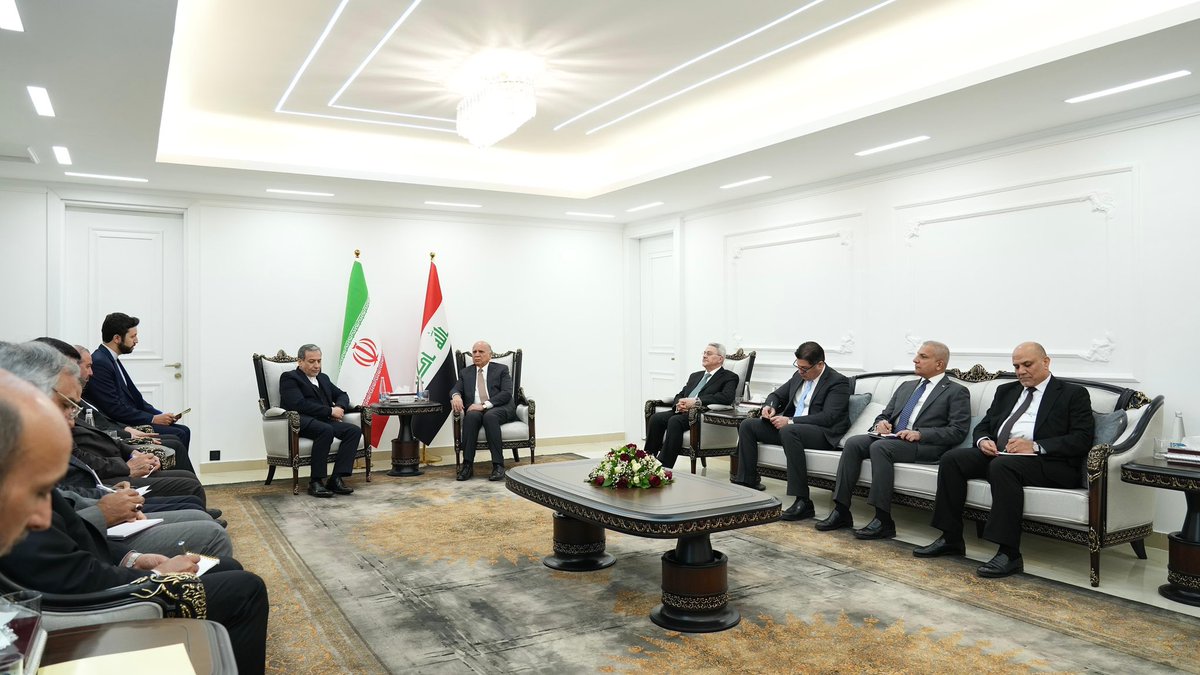 Iraqimofa's tweet photo. نائب رئيس مجلس الوزراء ووزير الخارجية يبحث مع نظيره الإيراني تداعيات الأزمة السورية وتعزيز التعاون الإقليمي – وزارة الخارجية العراقية https://t.co/57dZ7vFjV3 https://t.co/AbnygrGtjg