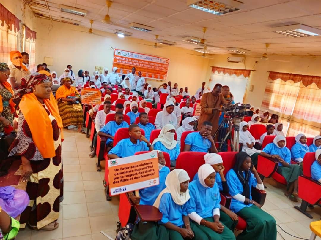 PROMIS Project (@promis_wafrica) on Twitter photo 1⃣0⃣0⃣0⃣students sensitized on violences including Gender-Based Violence (GBV), human trafficking, forced mariage, etc.
During the #16Days of Activism Against GBV <a href="/UNODC_WCAfrica/">UNODC West & Central Africa🇺🇳</a> supports the Ministry of Gender in a sensitization campaign in several schools in Niamey, Niger🇳🇪 1⃣0⃣0⃣0⃣students sensitized on violences including Gender-Based Violence (GBV), human trafficking, forced mariage, etc.
During the #16Days of Activism Against GBV <a href="/UNODC_WCAfrica/">UNODC West & Central Africa🇺🇳</a> supports the Ministry of Gender in a sensitization campaign in several schools in Niamey, Niger🇳🇪