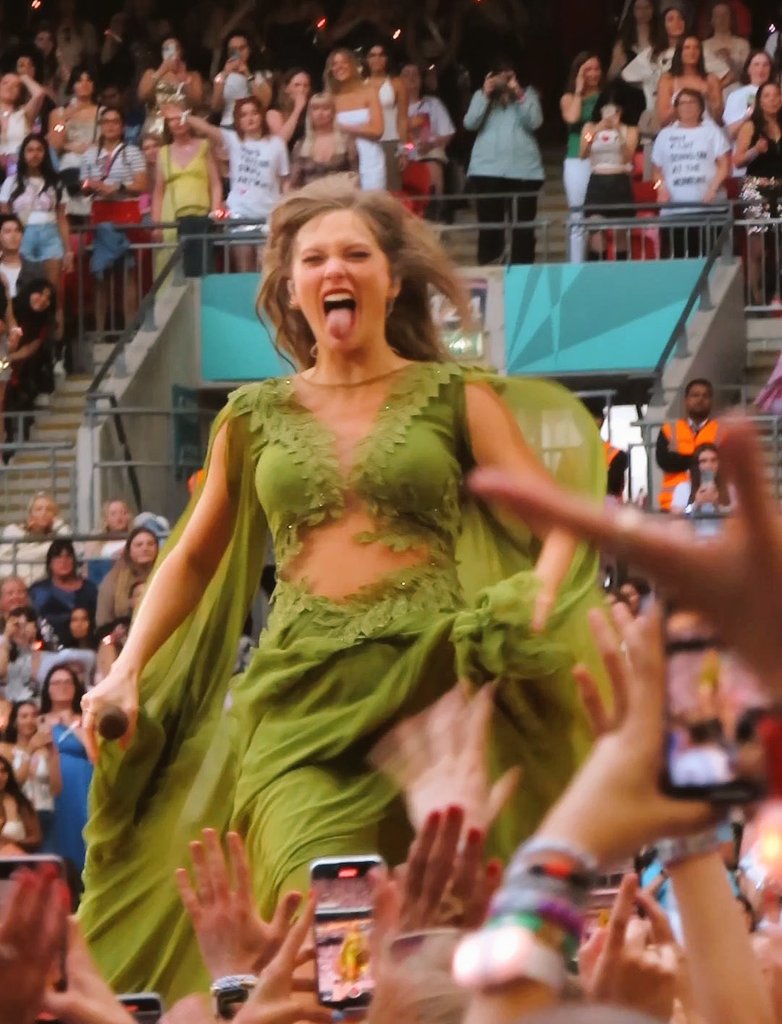 hotmessjunk's tweet photo. the eras tour is                     for the very
back today                             last time... https://t.co/zqe6QDSqaZ