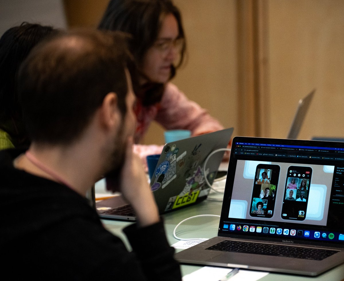 This morning we explored creative alternatives to standard CSS media queries in f451's max-width 100dvw #ITERATIONS2024 workshop - during which we rethought our relationships with different screen sizes - and also our nice fellow participants 📺✨✨

Pics: by-pauluz.nl