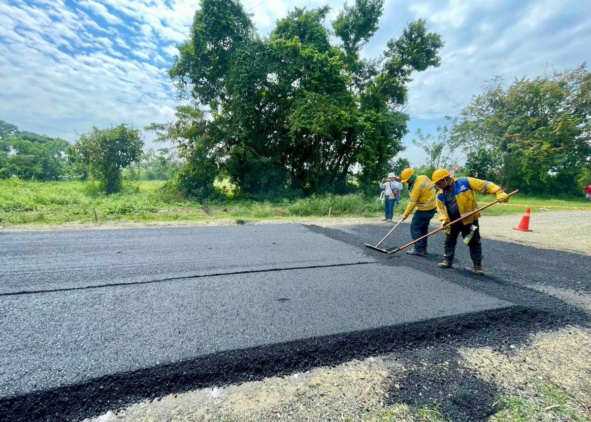 🛣️ Con una inversión de $4.500 millones y un avance del 84%, la pavimentación Puerto Tejada - Veredas Unidas entra en su fase final, con instalación de carpeta asfáltica, cunetas y señalización, mejorando la movilidad en el norte del Cauca.

#DesarrolloVial 💛