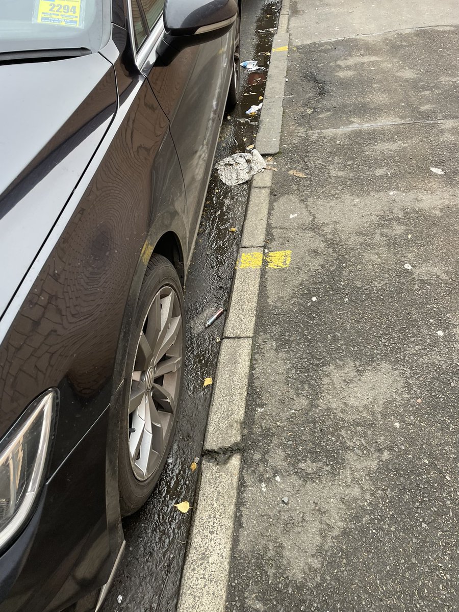 SHM1967's tweet photo. @SouthLanCouncil - parked in Maxwell Road, Pollockshields on double yellow lines and in an area marked clearly for LGV loading &amp; unloading. https://t.co/mbj7uCBp40