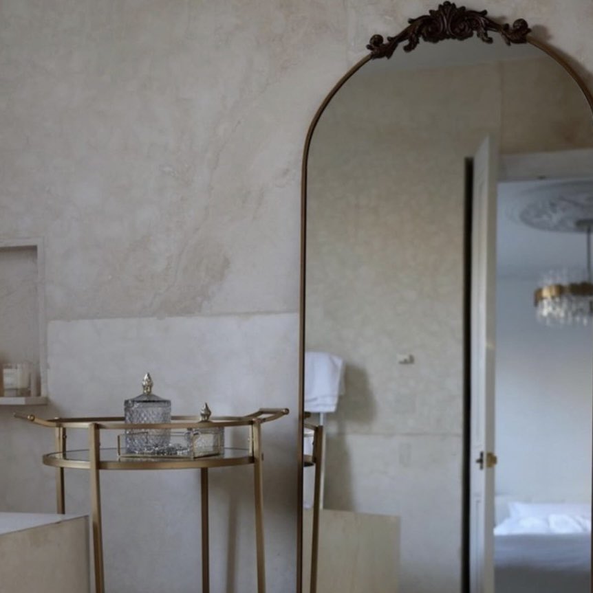 This serene space is a masterclass in blending subtle textures with timeless elegance.

#bydobuild #dobuild #fineconstruction #CIOB #BIID #TheList #RIBA #ARB