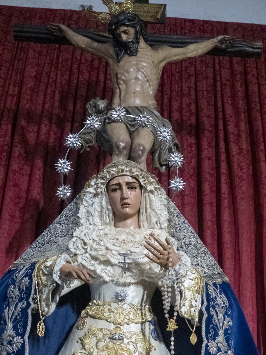Sevilleando_'s tweet photo. Besamanos y Veneraciones en @HdadHiniesta https://t.co/D1hsRVvAkf