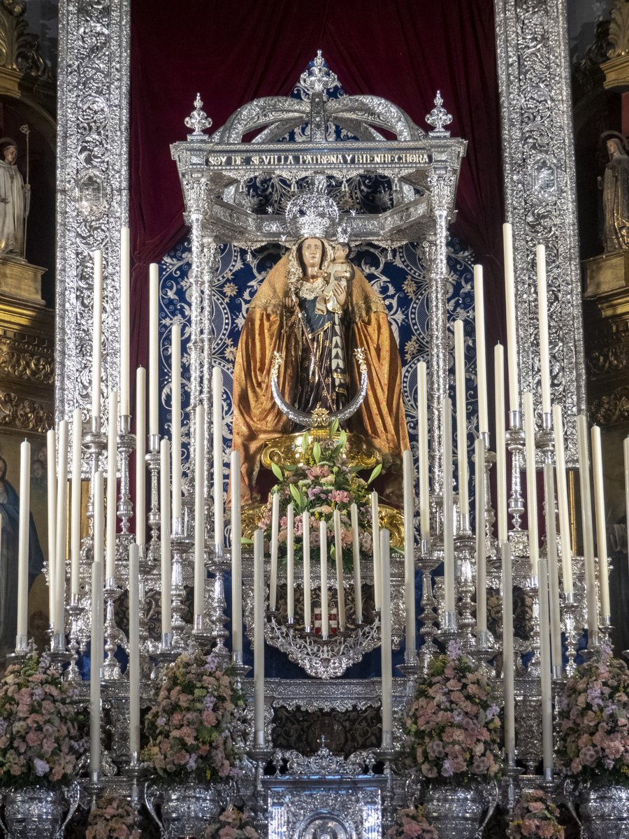 Sevilleando_'s tweet photo. Besamanos y Veneraciones en @HdadHiniesta https://t.co/D1hsRVvAkf