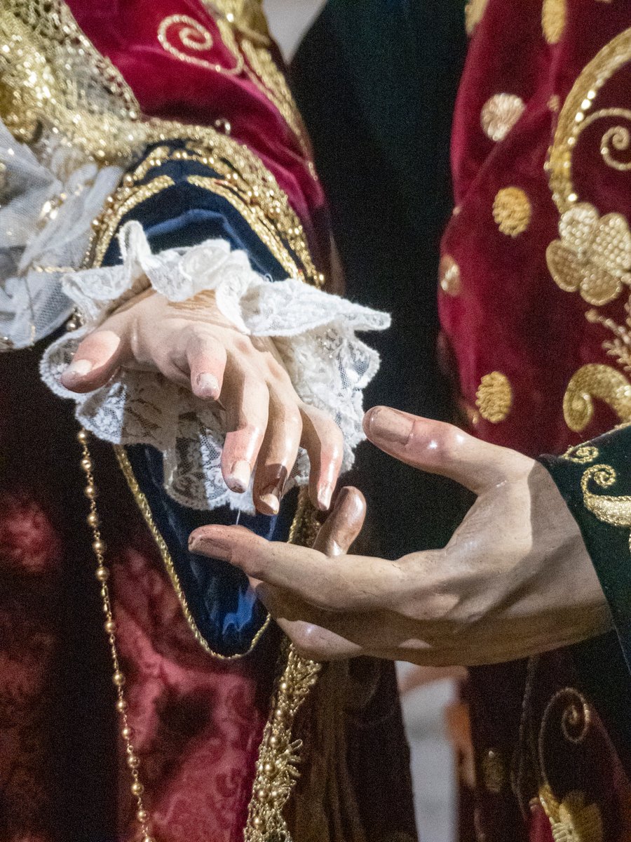 Sevilleando_'s tweet photo. En Santa Marina Veneración a la Virgen de Gracia y Amparo @HdadJavieres https://t.co/mluQYIPAnZ