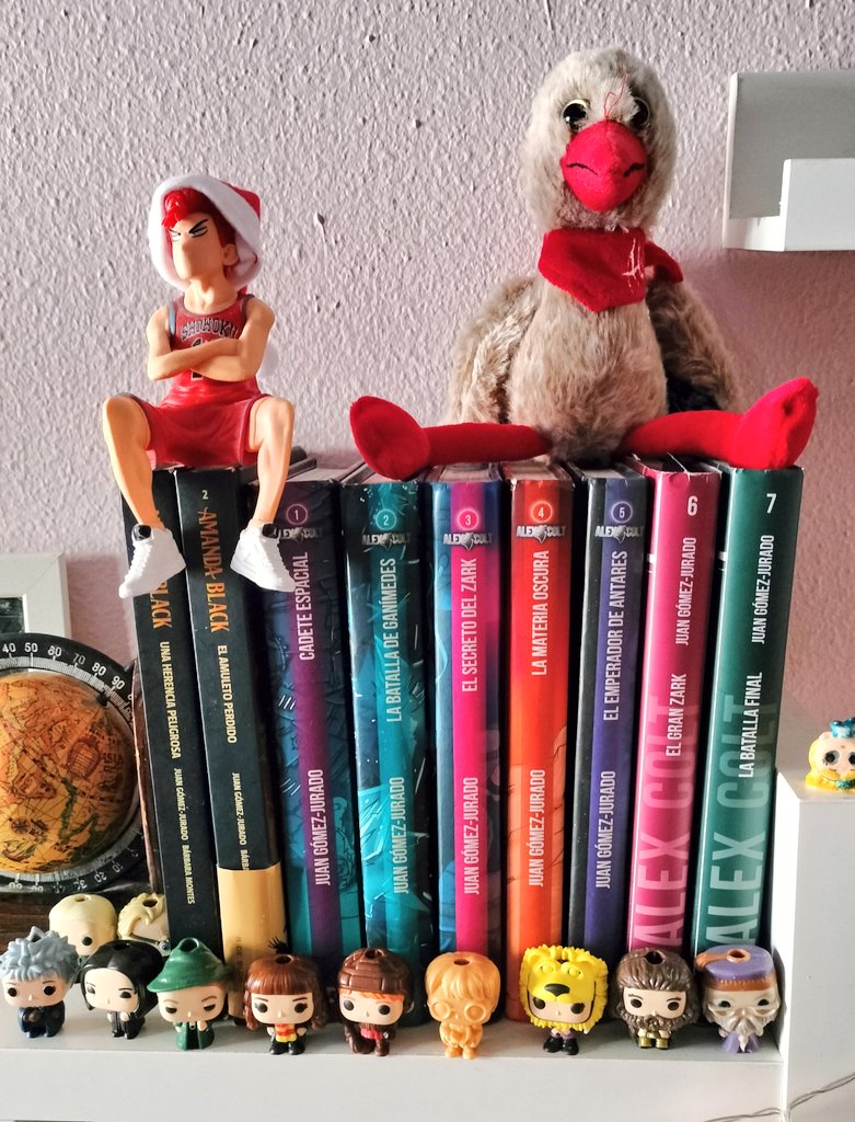 fjmarsan's tweet photo. Gracias a la librería Sin Tarima por sus gestiones y a @JuanGomezJurado por su increíble trabajo. Por fin en casa, todos juntos, terminando la colección de Reina Roja y Alex Colt. Ahora continuamos con Amanda Black para las peques. https://t.co/aPNy2rCAXM