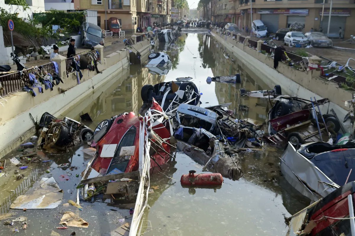 Zoe Schneeweiss (@zschneeweiss) on Twitter photo After deadly floods, Spain struggles with an epic cleanup bloomberg.com/news/articles/… via <a href="/Thomgua/">Thomas Gualtieri</a> <a href="/clarahenz/">Clara Hernanz Lizarraga</a> After deadly floods, Spain struggles with an epic cleanup bloomberg.com/news/articles/… via <a href="/Thomgua/">Thomas Gualtieri</a> <a href="/clarahenz/">Clara Hernanz Lizarraga</a>