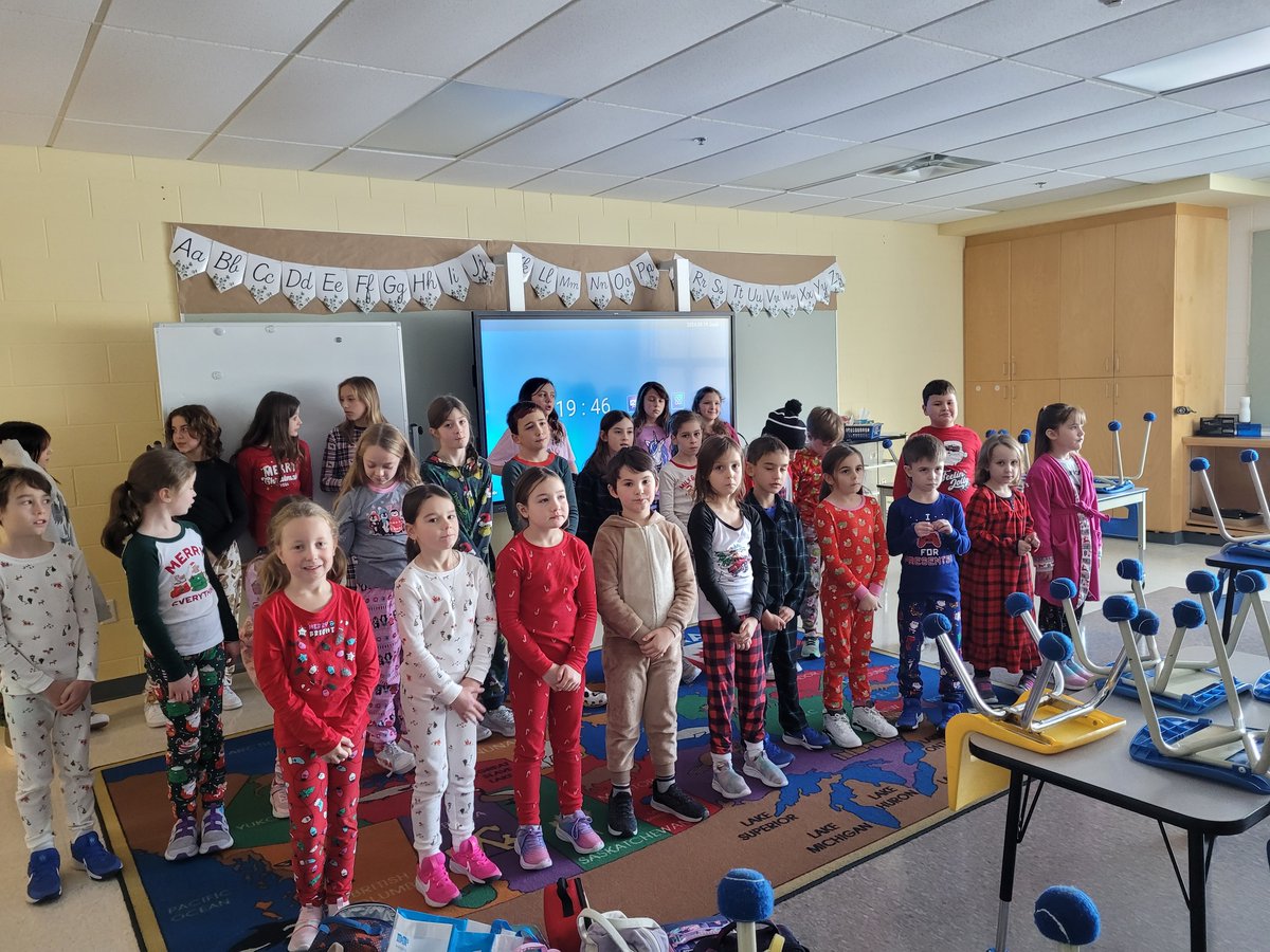 csgrandnord's tweet image. Venez encourager les Sudbury Wolves et les jeunes de l'École publique de la Découverte qui chanteront l'hymne national ce soir ! 🥅🏒 Ensemble, montrons notre soutien et créons une ambiance incroyable. #GoWolvesGo #SupportLocal #FiertéCommunautaire #EnsemblePourLaVictoire