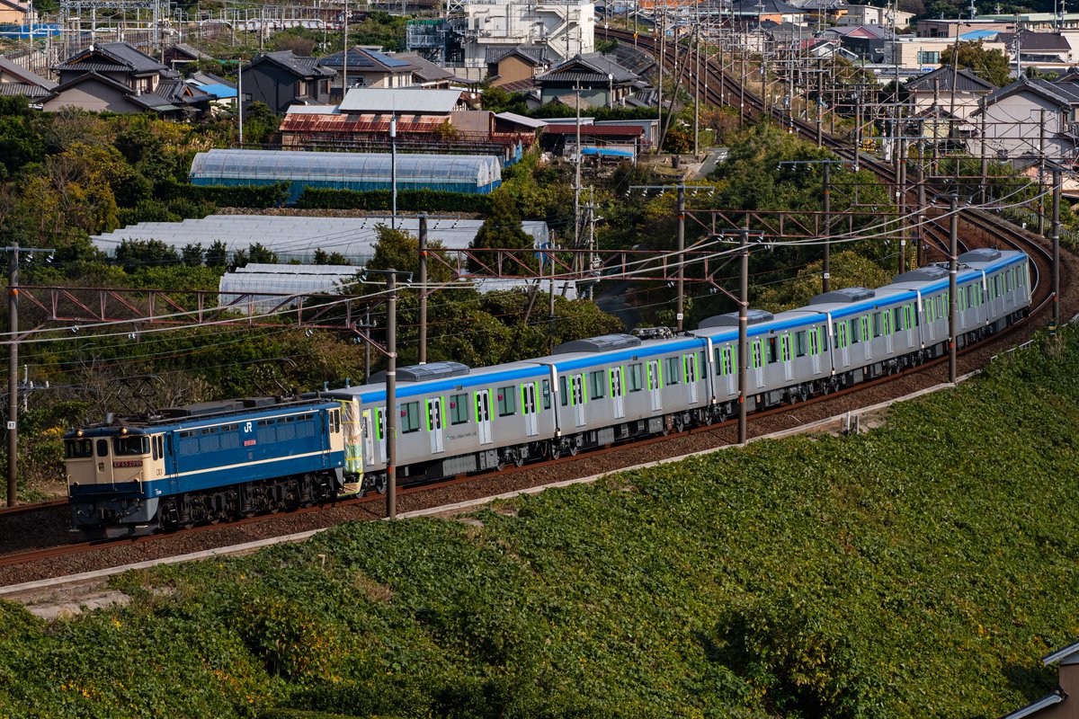 12/6(金)
9863レ　EF65 2096+東武60000系61601F

東武60000系の近車入場があるとのことで、約1年ぶりの星越俯瞰へ。
通過時には微妙に雲が噛んでしまい、全開露出とはなりませんでしたが、まずまずの光線で撮影することができました。
昨年のロイヤルの時は、下段ミスったので今回成功して良かった。