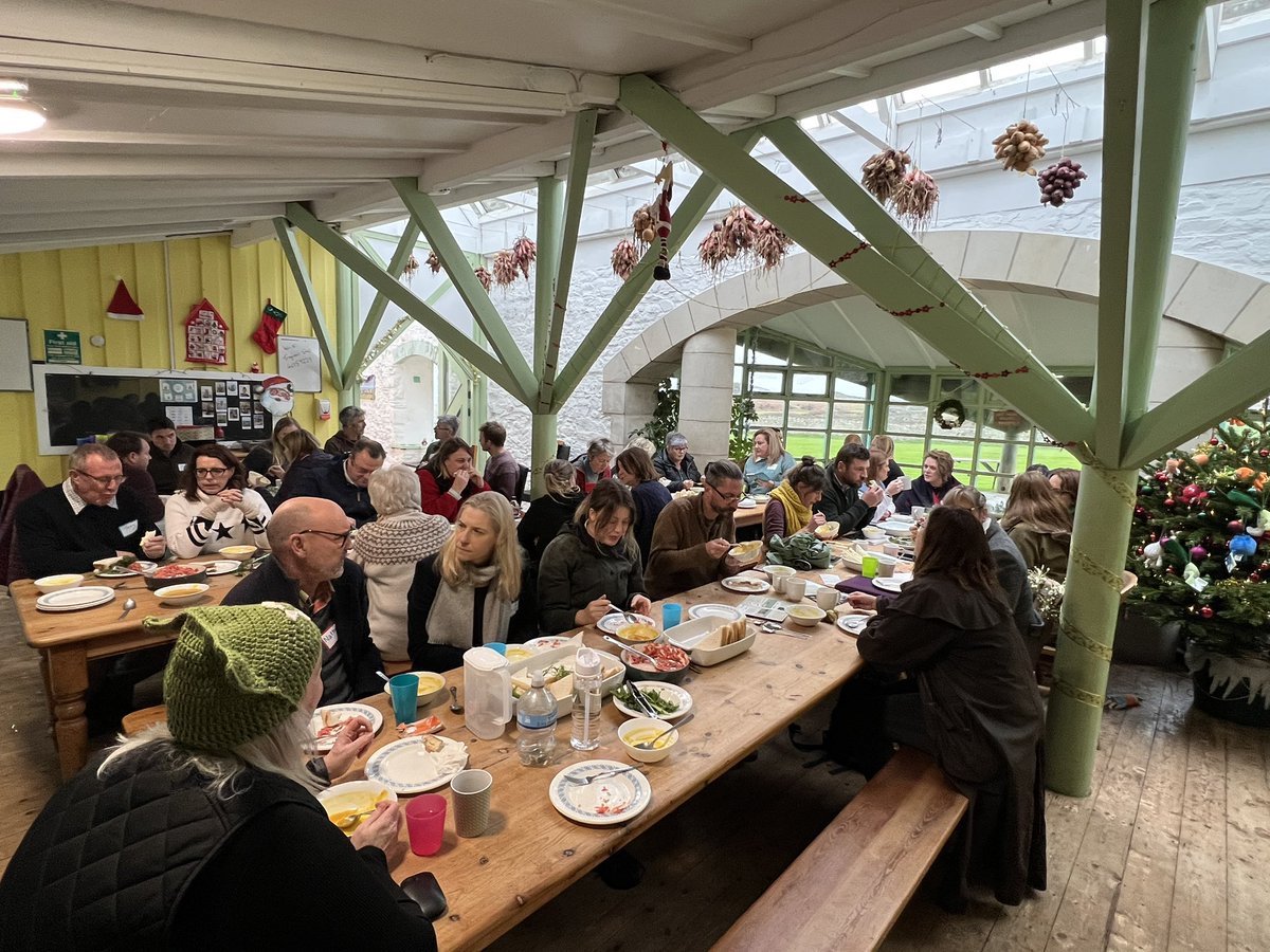 Dr Amber Wheeler yn trafod datblygiad prosiect Llysiau o Gymru ar gyfer Ysgolion. 

Darllenwch fwy ⬇️
synnwyrbwydcymru.org.uk/good-food-move…

🥒🍅🥦🥕🥒🍅🥦🥕

Dr Amber Wheeler discussing the development of our #WelshVegInSchools.  

Read more here ⬇️
foodsensewales.org.uk/good-food-move…