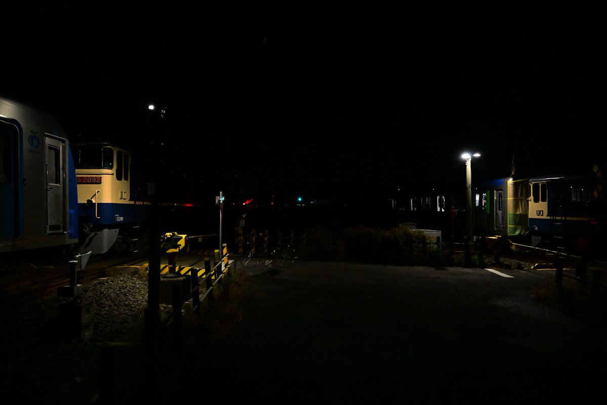 12/6(金)
9863レ　EF65 2096+東武60000系61601F
9866レ　EF65 2092+西武40000系48151F

「ワンチャン離合するんじゃね？」と思いましたが、1分ちょっとのズレがあり、離合とはなりませんでした……ので編集して離合したってことで。

※画像は合成写真