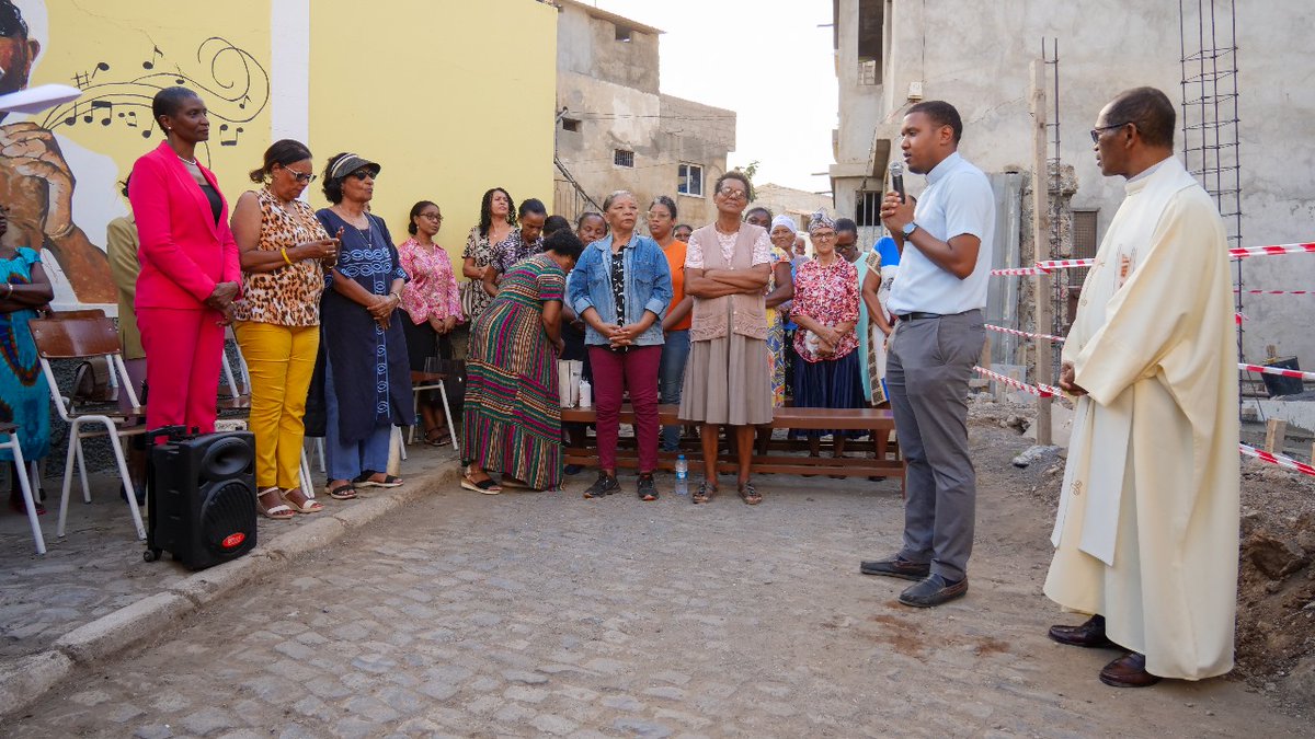 𝐌𝐢𝐧𝐢𝐬𝐭𝐫𝐚 𝐝𝐚 𝐒𝐚𝐮𝐝𝐞 𝐩𝐚𝐫𝐭𝐢𝐜𝐢𝐩𝐚 𝐜𝐨𝐦𝐨 𝐦𝐚𝐝𝐫𝐢𝐧𝐡𝐚 𝐧𝐚 𝐛ê𝐧çã𝐨 à𝐬 𝐨𝐛𝐫𝐚𝐬 𝐝𝐨 𝐂𝐞𝐧𝐭𝐫𝐨 𝐝𝐞 𝐅𝐨𝐫𝐦𝐚çã𝐨, 𝐄𝐯𝐚𝐧𝐠𝐞𝐥𝐢𝐳𝐚çã𝐨, 𝐀𝐧𝐢𝐦𝐚çã𝐨 𝐌𝐢𝐬𝐬𝐢𝐨𝐧𝐚𝐫𝐢𝐚 𝐞 𝐄𝐦𝐞𝐫𝐠ê𝐧𝐜𝐢𝐚 𝐈𝐧𝐟𝐚𝐧𝐭𝐨-𝐉𝐨𝐯𝐞𝐧𝐢𝐥 na Praia.