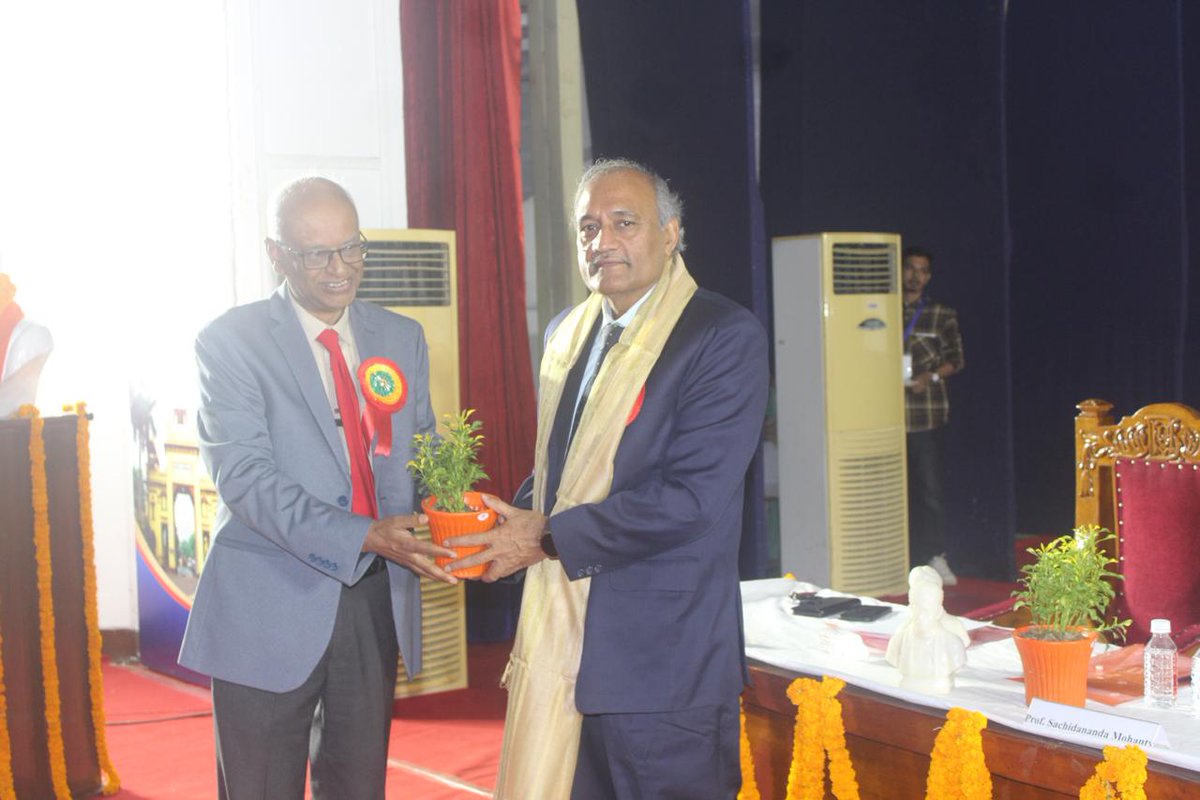 bhu_updates's tweet image. The two-day international conference on &quot;Stories Matter: (Re)-thinking Narratives, Aesthetics and Human Values&quot;, kickstarted at the Swatantrata Bhawan with scholars and participants from India and abroad in attendance in large numbers. 

#BHU #BanarasHinduUniversity #HumanValues