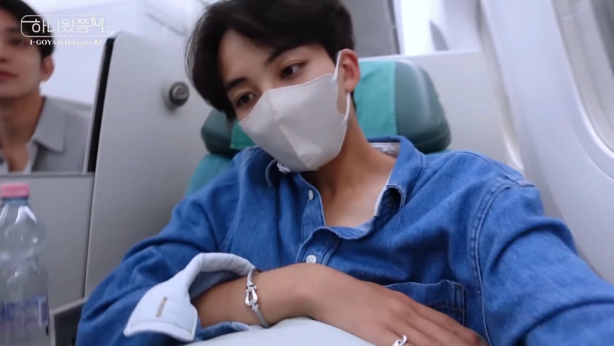 와중에 조슈아는 전병 달라고
얼굴 들이미는 나리공원 사슴 됐는데
윤정한 방전 직전인 거 웃김 ㅠㅠ