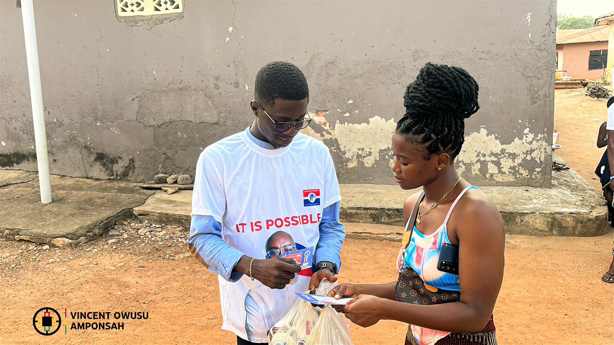 voAmponsah's tweet image. Passed through my constituency with my friends yesterday. We toured several electoral areas, to help secure victory on December 7.
We distributed:
 • 500 T-shirts
 • 50 aprons
 • 50 hand dryers
 • 10 footballs
 • 2 packs of wristbands
 • 100 bottles of sanitizers