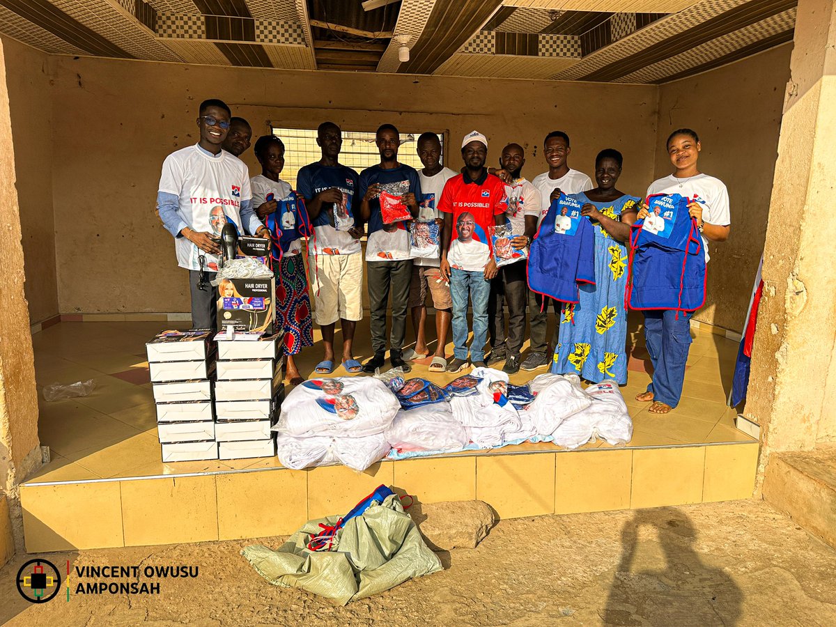 voAmponsah's tweet image. Passed through my constituency with my friends yesterday. We toured several electoral areas, to help secure victory on December 7.
We distributed:
 • 500 T-shirts
 • 50 aprons
 • 50 hand dryers
 • 10 footballs
 • 2 packs of wristbands
 • 100 bottles of sanitizers