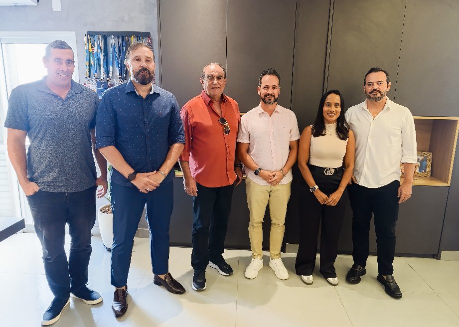 _ADBahiadeFeira's tweet photo. Ontem a diretoria do Tremendão visitou a FBF. Na oportunidade, os dirigentes se reuniram para tratar da temporada 2025. E assim, os dirigentes deram início ao planejamento para o próximo ano. 

O Tremendão poderá disputar a Série B do Baianão e a Copa Governador do Estado.

📸FBF https://t.co/H9CCKskt8r