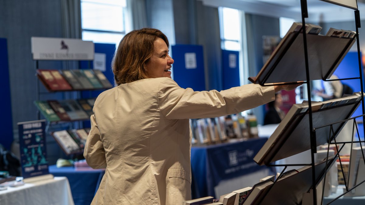 BISA - British International Studies Association (@mybisa) on Twitter photo 🚨#BISA CONFERENCE 2025
Exhibitor, sponsor and advertiser booking is now open for #BISA2025 in Belfast! Take a look at all available opportunities and book here:
conference.bisa.ac.uk/exhibit-sponso…
<a href="/CUP_PoliSci/">Cambridge University Press - Politics</a> <a href="/kirstin_howgate/">Howgate Publishing, The Military Publisher</a> <a href="/palmacpolitics/">Palgrave Politics</a> <a href="/BloomsburyAcad/">Bloomsbury Academic</a> <a href="/ManchesterUP/">Manchester University Press</a> <a href="/Elgar_Politics/">Elgar Politics</a> 🚨#BISA CONFERENCE 2025
Exhibitor, sponsor and advertiser booking is now open for #BISA2025 in Belfast! Take a look at all available opportunities and book here:
conference.bisa.ac.uk/exhibit-sponso…
<a href="/CUP_PoliSci/">Cambridge University Press - Politics</a> <a href="/kirstin_howgate/">Howgate Publishing, The Military Publisher</a> <a href="/palmacpolitics/">Palgrave Politics</a> <a href="/BloomsburyAcad/">Bloomsbury Academic</a> <a href="/ManchesterUP/">Manchester University Press</a> <a href="/Elgar_Politics/">Elgar Politics</a>