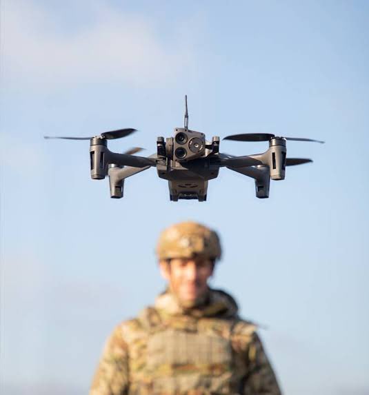 decepticon46's tweet photo. Bir dönem sivil droneların öncü markalarından Fransız Parrot askeri ve kolluk kuvvetleri için kompakt çözümlere iyice ağırlık vermiş durumda. Özellikle Amerikan Ordusu gereksinimleri için ABDde kurduğu üretim tesisinde ANAFI USA dronelarla dikkat çeken şirket. Hızlı reaksiyonlu👇🏻 https://t.co/7roCfdOUEN