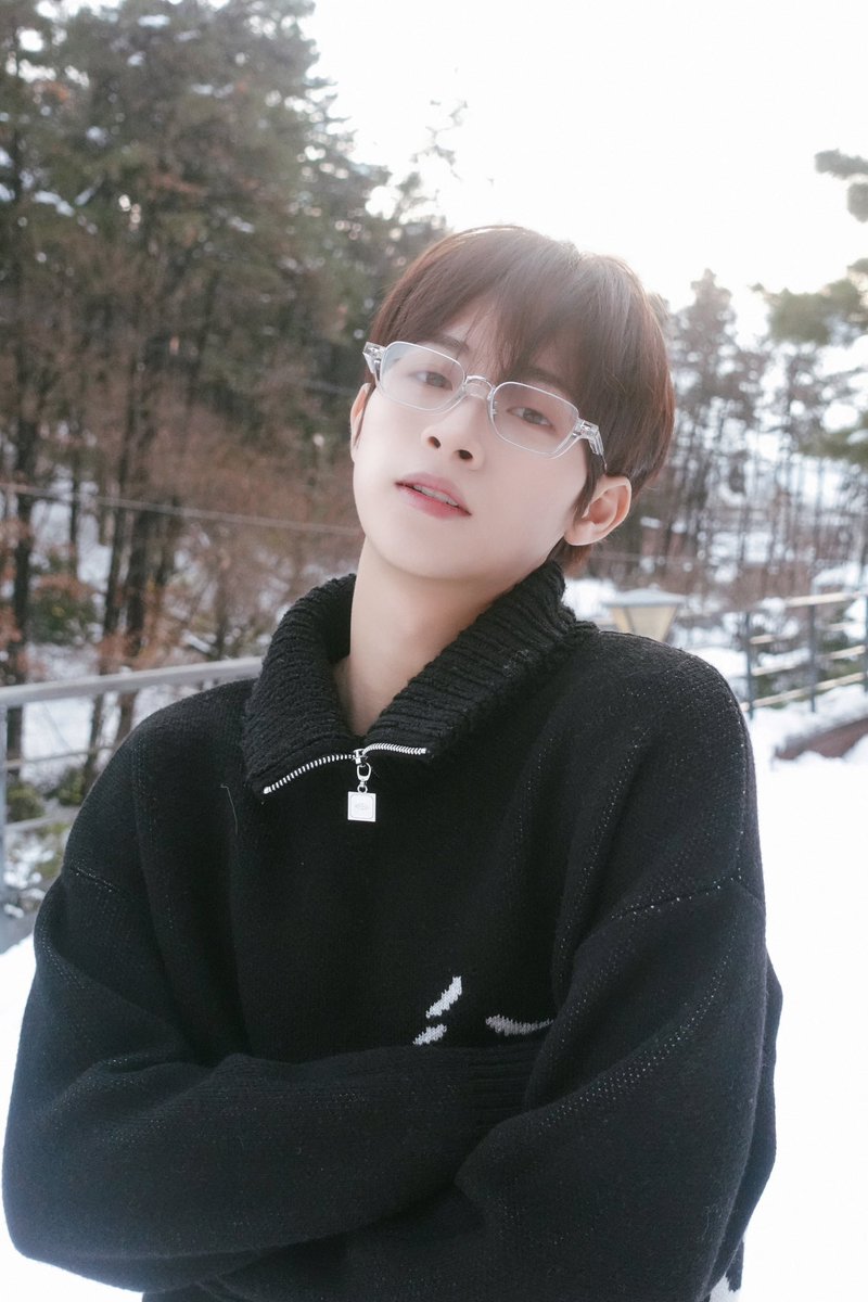 thienluenah's tweet photo. Another snow season at the Starlight Boys’ dorm ❄️☃️
Please keep supporting CONGB’s journey in Starlight Boys!
cre: Mustation
#CONGB #콩비 #스타라이트보이즈 #星光闪耀的少年 #StarlightBoys #Mustation https://t.co/j2xJilKfgB