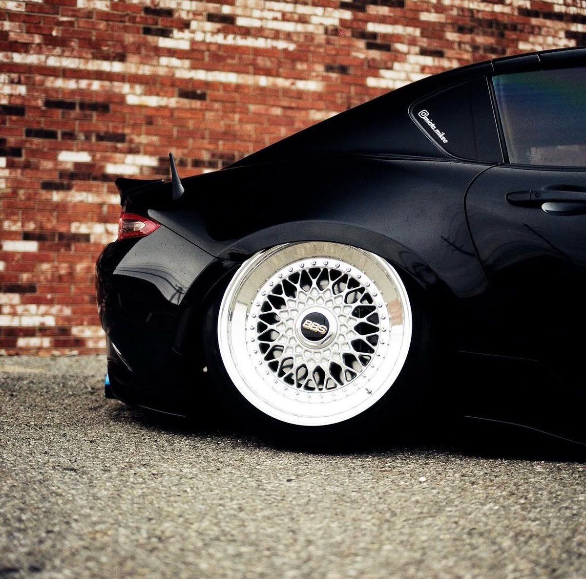 iamfarfrombasic's tweet photo. Such a nice Miata / MX5

#mazda #miata #bagged #farfrombasic #neverkickitbasic #FridayVibes #FridayVibe #tgif https://t.co/qDtyeftzHJ