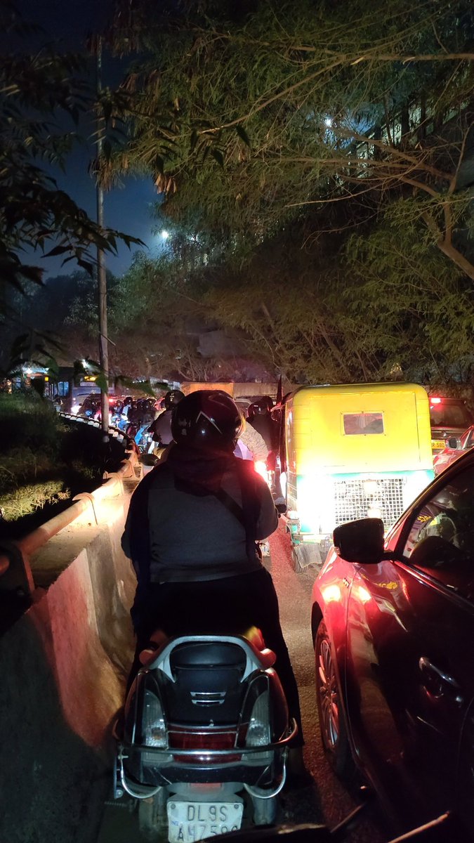 rhytham_gupta's tweet photo. @dtptraffic worst traffic management on Palam flyover and under the palam flyover there is huge traffic, maybe it's morning or evening. Stuck here since half an hour not travelled more than half km.
Kindly see into this. https://t.co/2UtISX5BTX