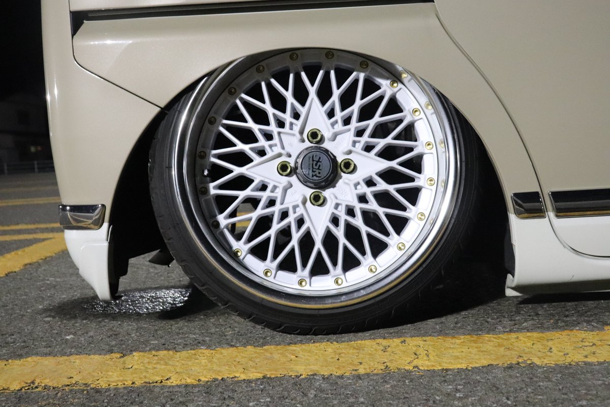 このキャンバスは、私が今まで見た中で一番凄い車です😆
サンルーフがあり、とても低い!!
キャンバスは私の心を動かしそうだ🥹
この車両をマレーシアで見せることが出来れば、きっと多くの人が気が狂うだろう😆