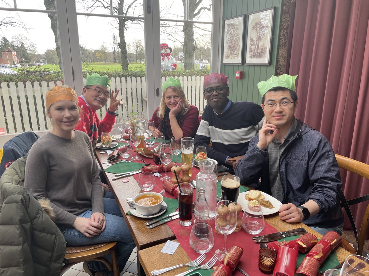 An early Merry Christmas/Happy Holidays from our lab to yours! May you get clean negative controls and Referee 3 be kind ❤️🎄🤶🏻🎅🏻🥂