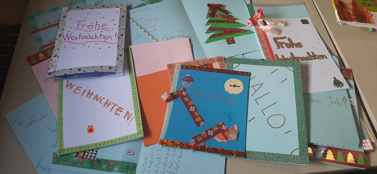 Les 5èmes bilangues envoient leurs cartes de voeux aux germanistes en Grèce 🇬🇷 dans le cadre du projet eTwinning " wir sind  alle Europäer"