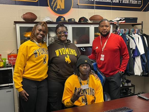 Treetop082153's tweet image. SIGNED, SEALED and this Washom boy will DELIVER🙌🏾  NIMITZ HS WR #NWO  #NSD25  @KeWashom @UpNextkamm @7220sports @wyo_football @wyoathletics @NimitzCoogsFB @AldineISD @Coach_Harmon @CoachFrost12
