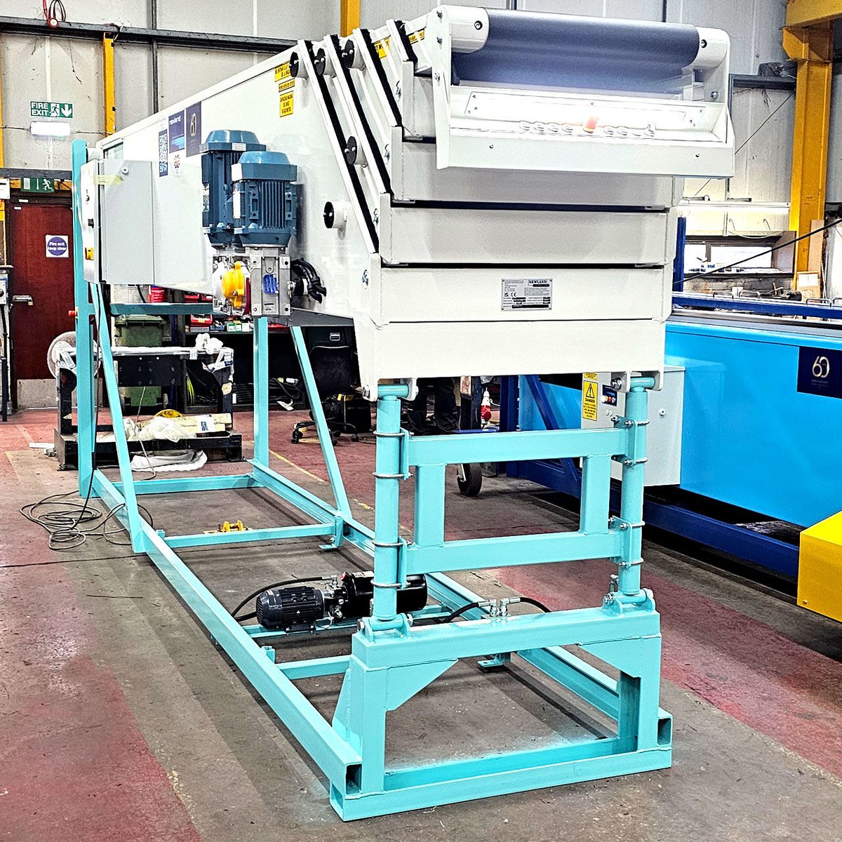 Bienvenidos a Mexico - We have just finalised production of 3 x telescopic belt conveyors, ready for export to a flour mill in Mexico, all mounted on ‘high level’ fixed chassis, operating from ground level. #ukmanufacturing #mobileconveyors
bit.ly/4f6mgln